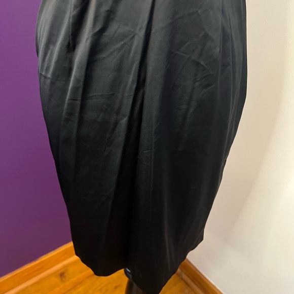 Donna Ricco Petite Sleeveless Little Black Dress - Picture 5 of 10